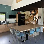 Agreable Villa, Piscine Et Sur Les Hauteur De ギュシャン