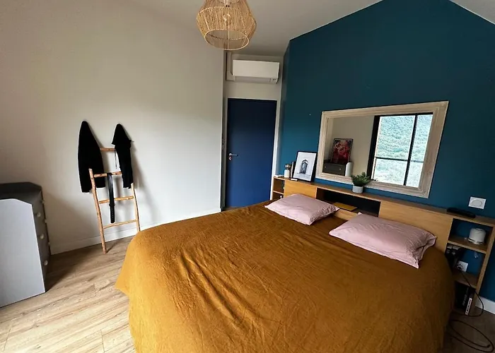 Agreable Villa, Piscine Et Sur Les Hauteur De Вилла *